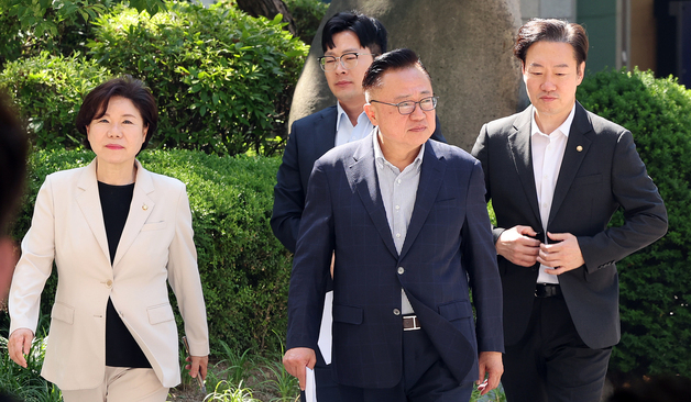 "서울시 압수수색 편파…오세훈 겨냥 선거테러" 국힘, 서울청장에 항의