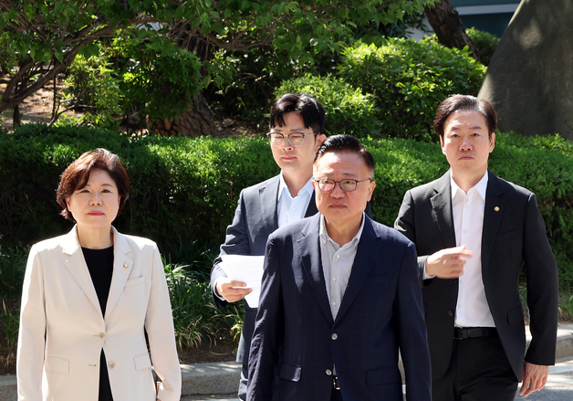 서울경찰청 항의 방문하는 국민의힘 행안위원들