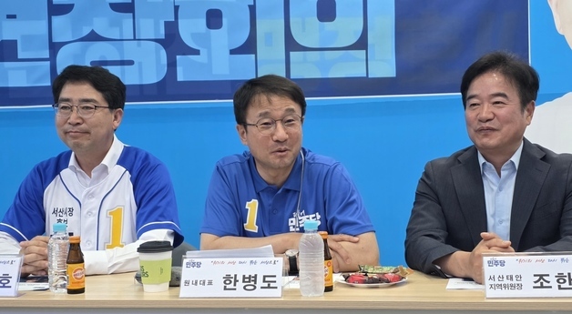 발언하는 한병도 원내대표