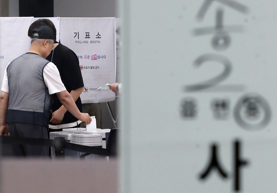[속보] 사전투표 2일차 오후1시 17.5%…4년 전보다 2.06%p↑