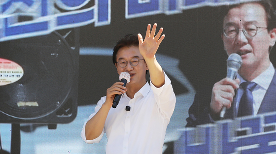 부산시장·북갑 후보들 공원·상권 누비며 표심 공략…사전투표 둘째 날