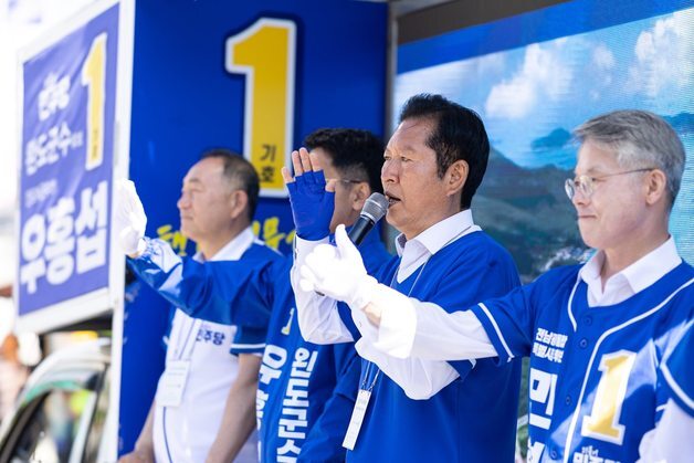 정청래 "내란 잔불 제거하는 선거"…장동혁 "李대통령 오만 심판"