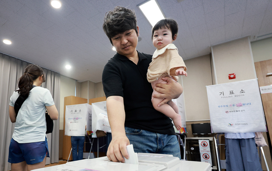 [속보] 사전투표 2일차 오후2시 18.61% …2022년 대비 2.24%p↑