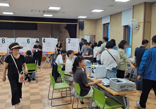 [사전투표] 경남 둘째날 오후 2시 누적 19.66%…지난 지선보다 2.38%p↑
