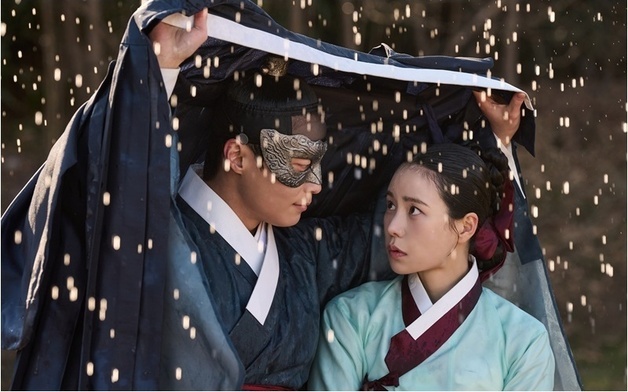 '멋진 신세계' 임지연♥허남준, 아련한 빗속 데이트 [N컷]