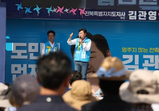 지지 호소하는 김관영 무소속 전북도지사 후보