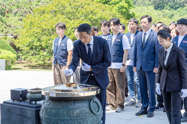 정기선 HD현대 회장, 현충원 참배…"참전용사 예우, 우리의 책임"