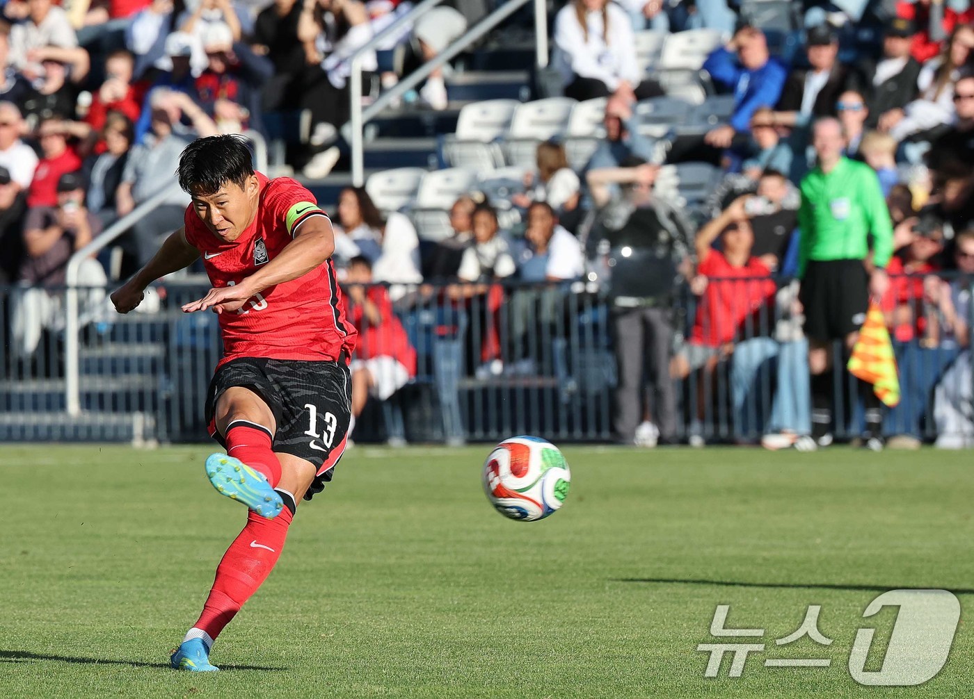 (프로보(유타주)=뉴스1) 임세영 기자 = 대한민국 축구대표팀 손흥민이 30일(현지시간) 미국 유타주 솔트레이크시티 브리검 영 대학교 BYU 사우스필드 경기장에서 2026 국제축구 …