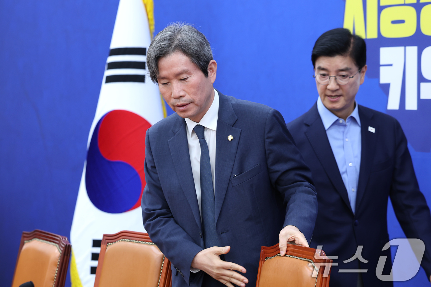 (서울=뉴스1) 신웅수 기자 = 정원오 더불어민주당 서울시장 후보 상임선거대책위원장인 이인영 의원이 31일 서울 여의도 국회에서 서울시장 선거 관련 기자간담회에 참석하고 있다. 2 …