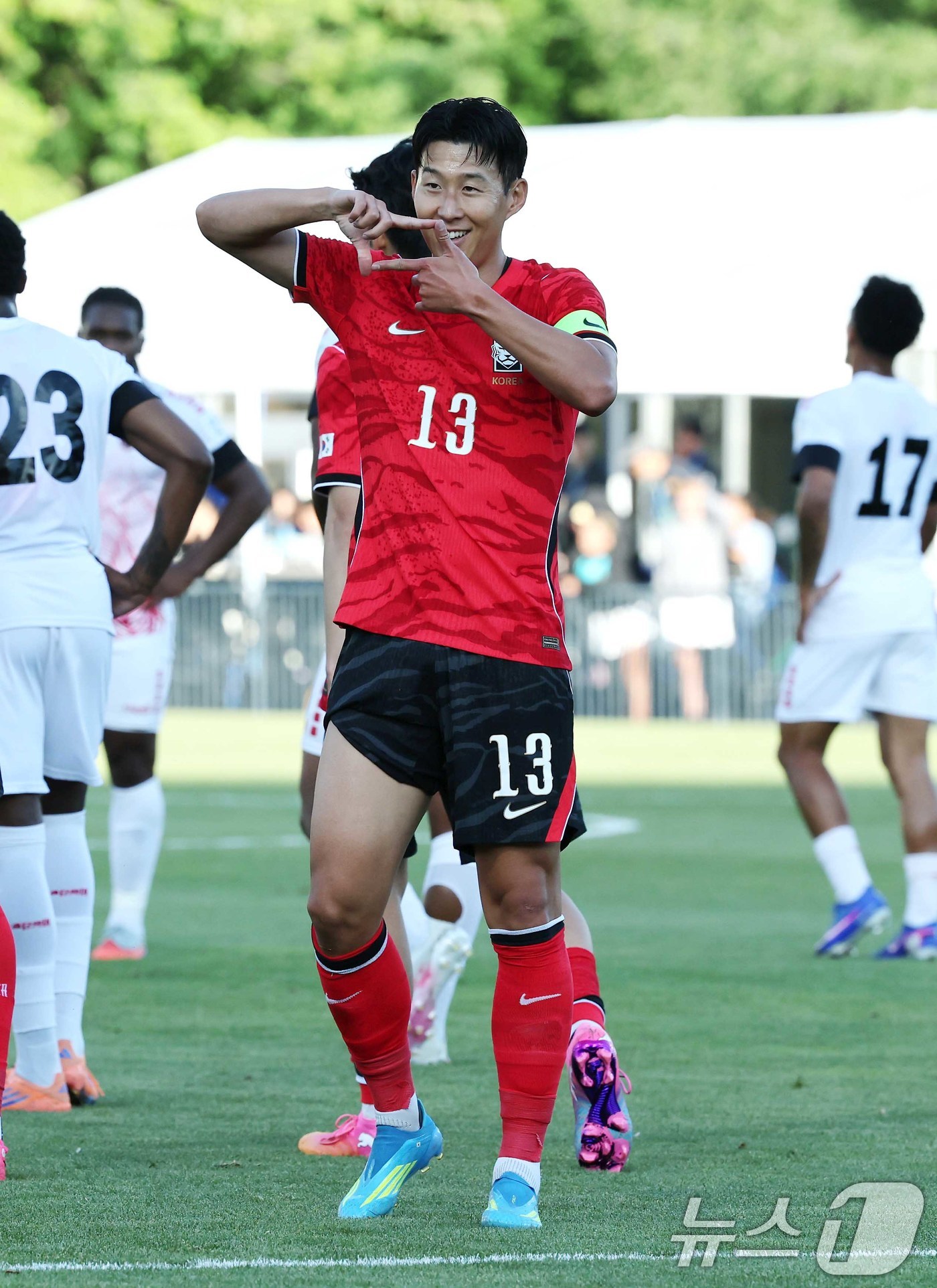 (프로보(유타주)=뉴스1) 임세영 기자 = 대한민국 축구대표팀 손흥민이 30일(현지시간) 미국 유타주 솔트레이크시티 브리검 영 대학교 BYU 사우스필드 경기장에서 2026 국제축구 …