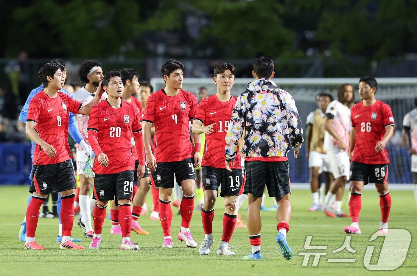 본문 이미지 - 대한민국 축구대표팀 선수들이 30일(현지시간) 미국 유타주 솔트레이크시티 브리검 영 대학교 BYU 사우스필드 경기장에서 2026 국제축구연맹(FIFA) 북중미 월드컵 앞두고 열린 대한민국과 트리니다드 토바고의 평가전에서 5-0으로 승리하고 기뻐하고 있다. 2026.5.31 ⓒ 뉴스1 임세영 기자
