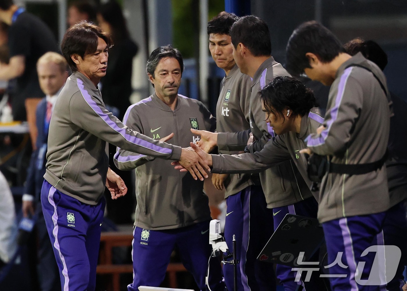 (프로보(유타주)=뉴스1) 임세영 기자 = 홍명보 대한민국 축구대표팀 감독이 30일(현지시간) 미국 유타주 솔트레이크시티 브리검 영 대학교 BYU 사우스필드 경기장에서 2026 국 …
