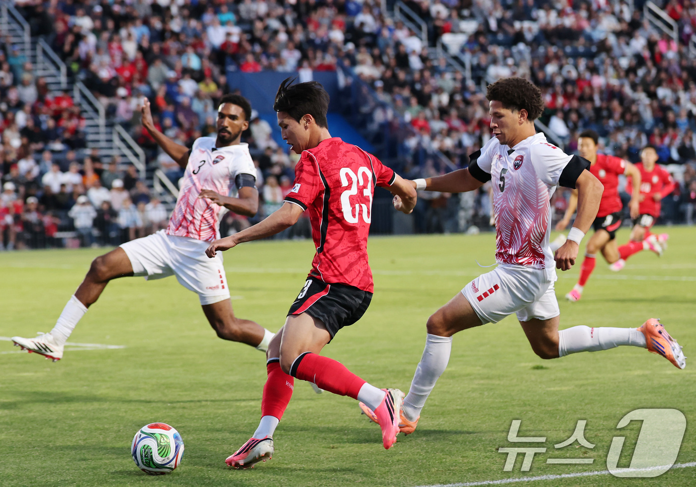 (프로보(유타주)=뉴스1) 임세영 기자 = 대한민국 축구대표팀 엄지성이 30일(현지시간) 미국 유타주 솔트레이크시티 브리검 영 대학교 BYU 사우스필드 경기장에서 2026 국제축구 …