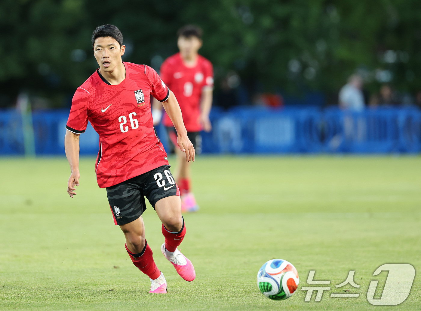 (프로보(유타주)=뉴스1) 임세영 기자 = 대한민국 축구대표팀 황희찬이 30일(현지시간) 미국 유타주 솔트레이크시티 브리검 영 대학교 BYU 사우스필드 경기장에서 2026 국제축구 …