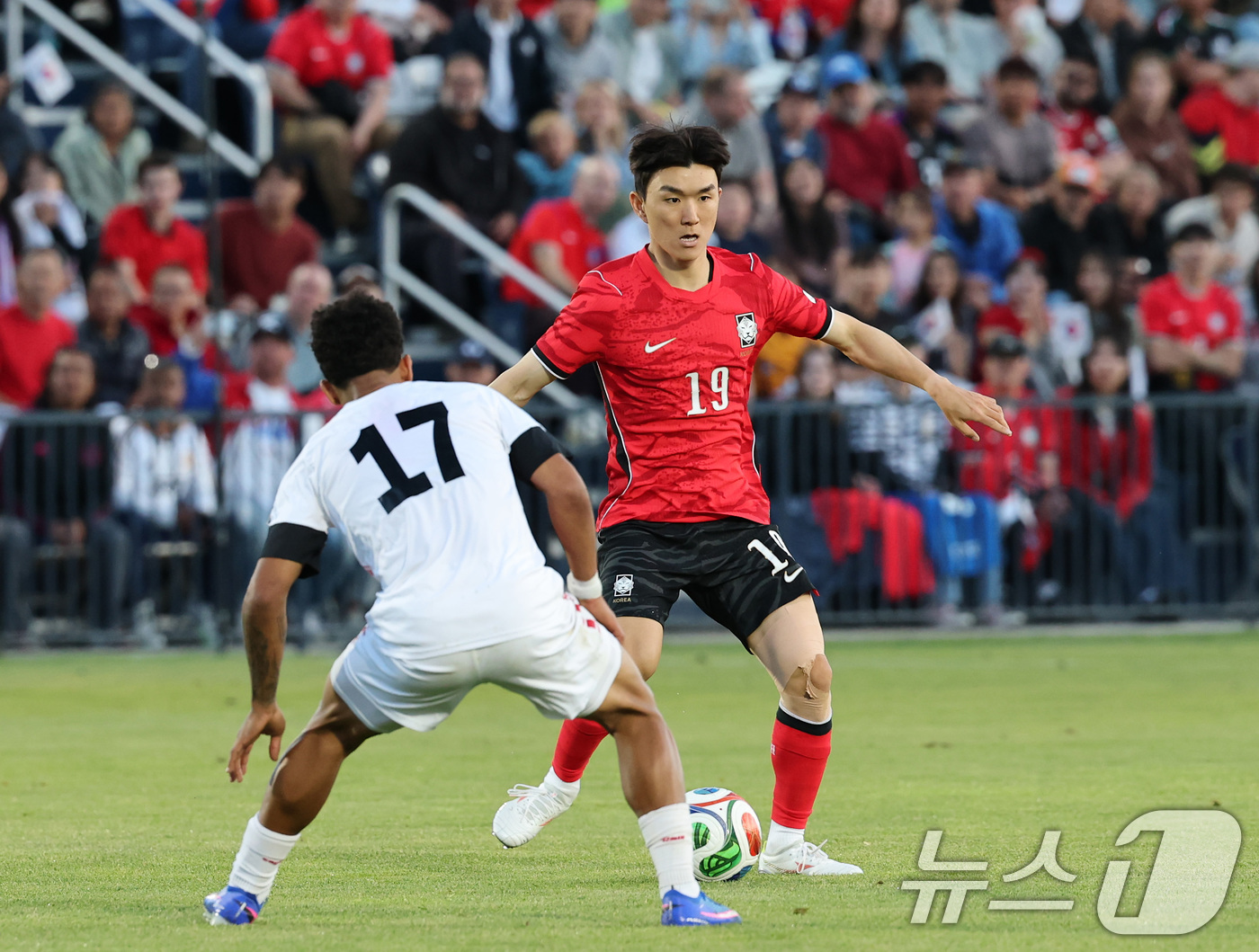 (프로보(유타주)=뉴스1) 임세영 기자 = 대한민국 축구대표팀 황인범이 30일(현지시간) 미국 유타주 솔트레이크시티 브리검 영 대학교 BYU 사우스필드 경기장에서 2026 국제축구 …