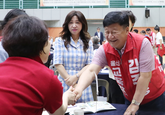 한 표 호소하는 김주홍 울산교육감 후보