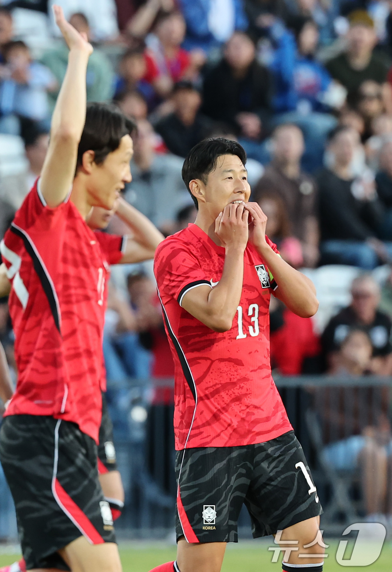 (프로보(유타주)=뉴스1) 임세영 기자 = 대한민국 축구대표팀 손흥민이 30일(현지시간) 미국 유타주 솔트레이크시티 브리검 영 대학교 BYU 사우스필드 경기장에서 2026 국제축구 …