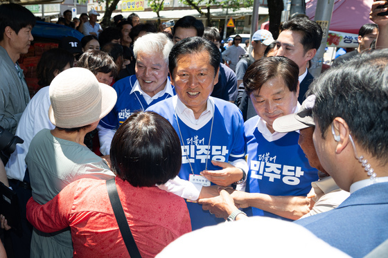 충남 금산 찾아 지지 호소하는 정청래 대표