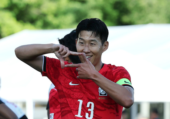 손흥민 '미소'