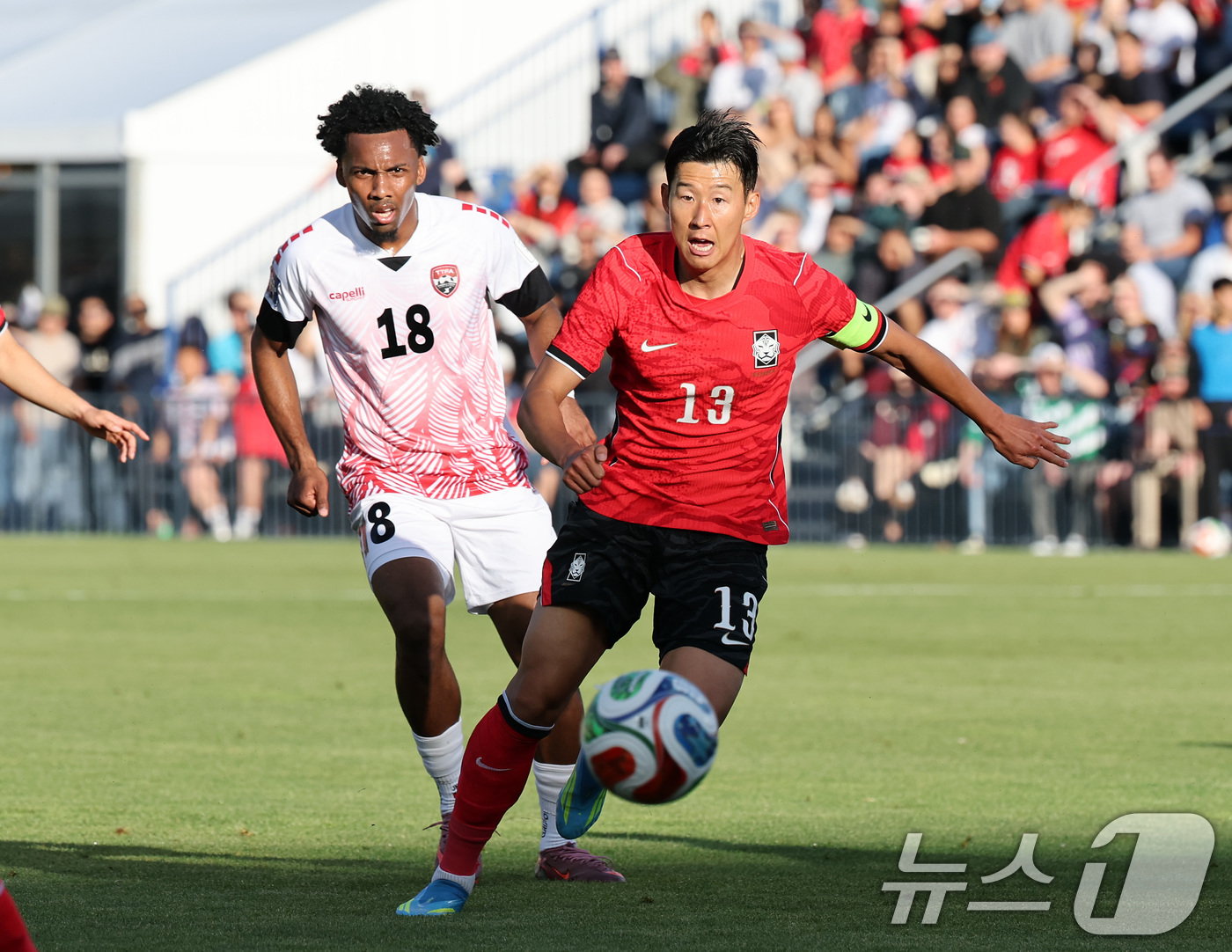 (프로보(유타주)=뉴스1) 임세영 기자 = 대한민국 축구대표팀 손흥민이 30일(현지시간) 미국 유타주 솔트레이크시티 브리검 영 대학교 BYU 사우스필드 경기장에서 2026 국제축구 …