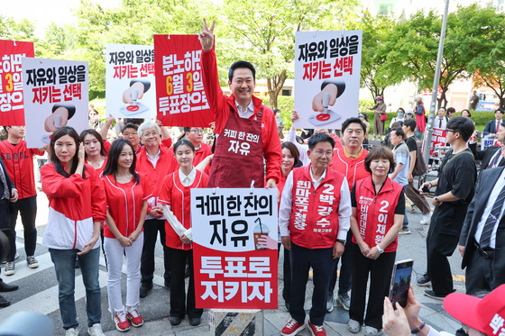 홍대 찾은 장동혁 대표