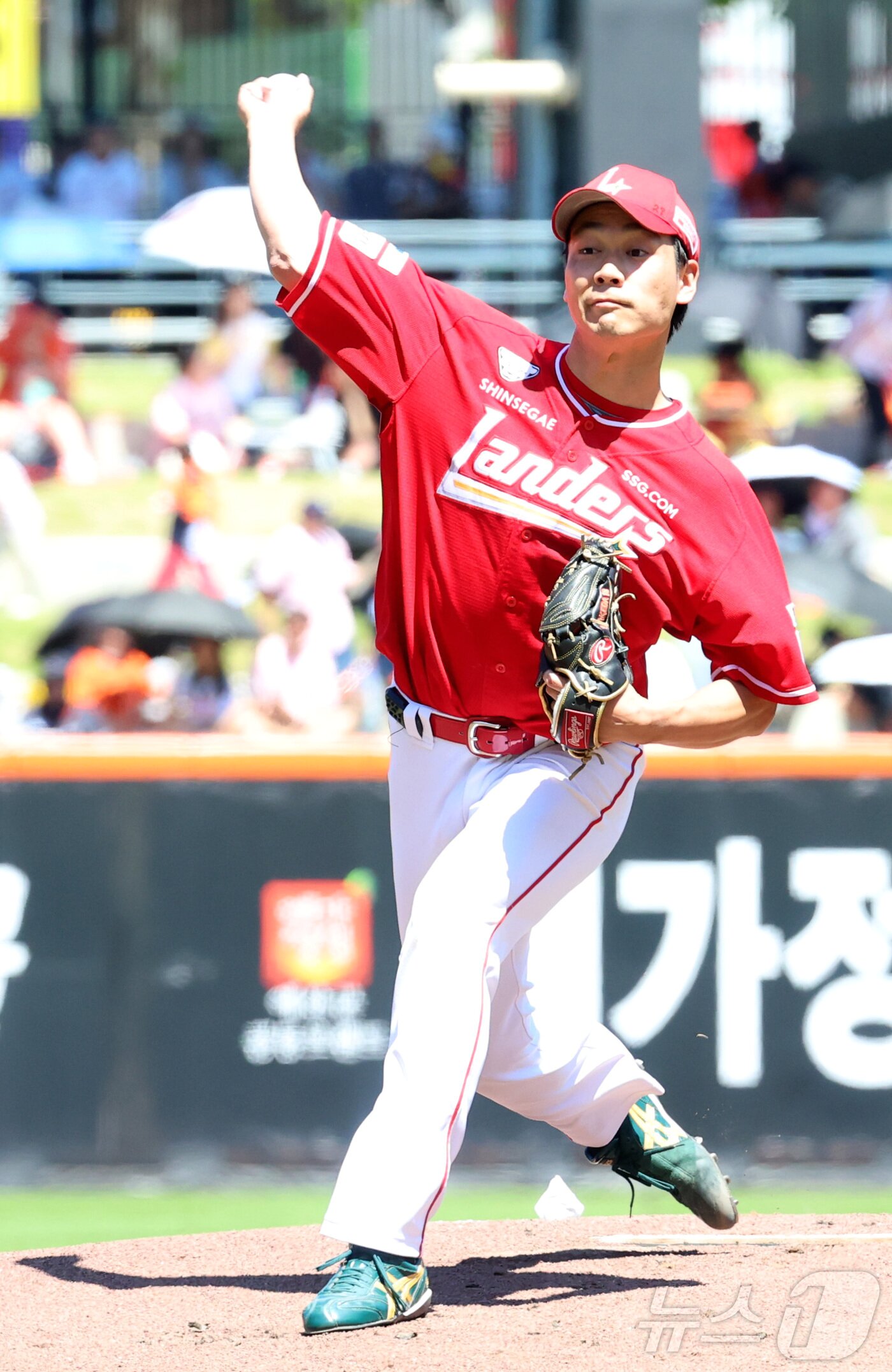 본문 이미지 - 31일 대전 한화생명볼파크에서 열린 2026 신한 SOL KBO리그 SSG 랜더스와 한화 이글스의 경기에서 SSG 타케다가 선발 투구하고 있다. 2026.5.31 ⓒ 뉴스1 김기남 기자