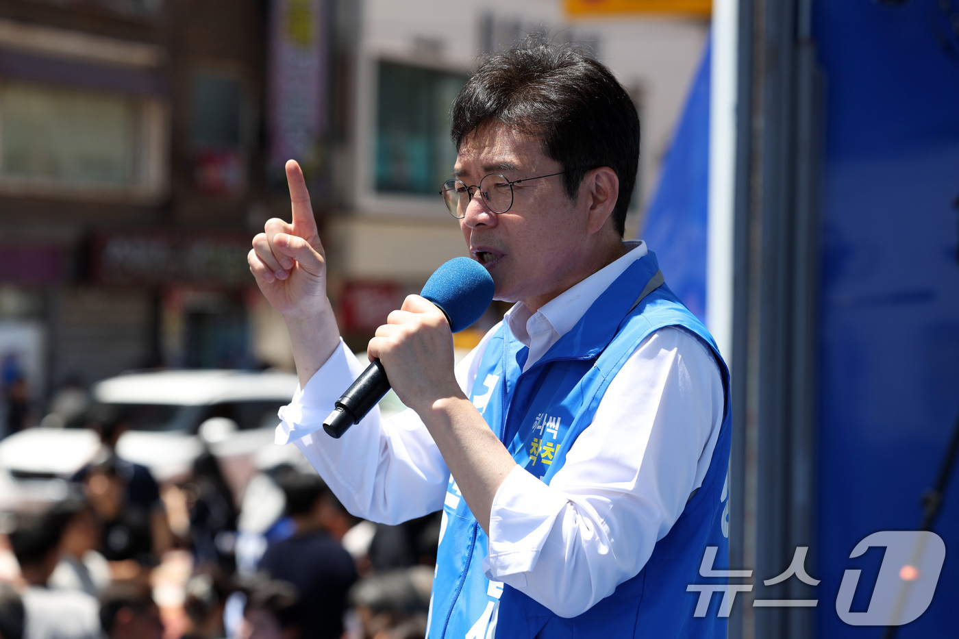 (서울=뉴스1) 최지환 기자 = 정원오 더불어민주당 서울시장 후보가 31일 오후 서울 구로구 고척스카이돔 앞에서 열린 유세 현장에서 지지를 호소하고 있다. (공동취재) 2026.5 …