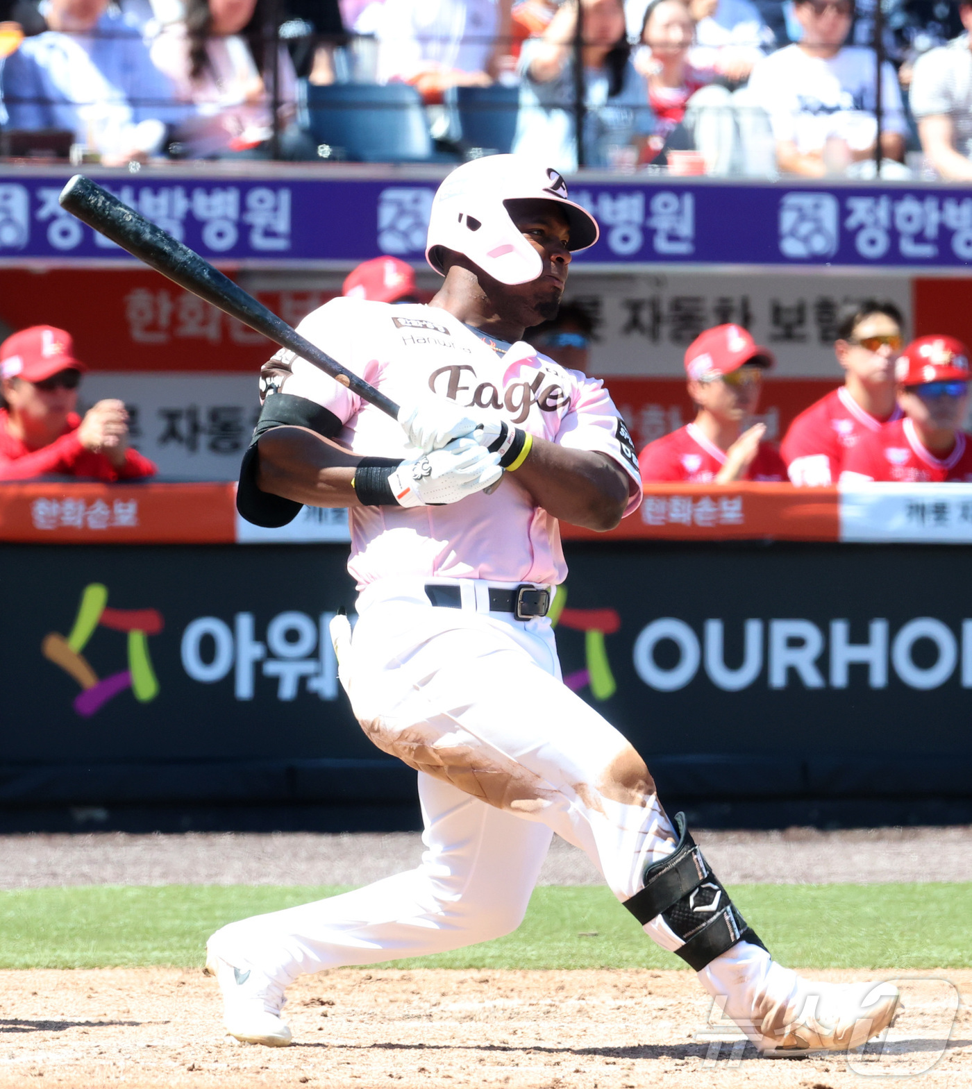 (대전=뉴스1) 김기남 기자 = 31일 대전 한화생명볼파크에서 열린 2026 신한 SOL KBO리그 SSG 랜더스와 한화 이글스의 경기에서 한화 페라자가 2회말 1사 1루에서 병살 …