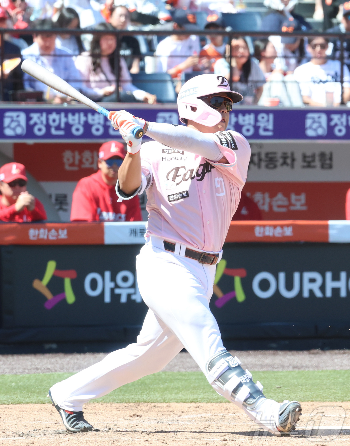 (대전=뉴스1) 김기남 기자 = 31일 대전 한화생명볼파크에서 열린 2026 신한 SOL KBO리그 SSG 랜더스와 한화 이글스의 경기에서 한화 강백호가 1회말 2루타를 치고 있다 …