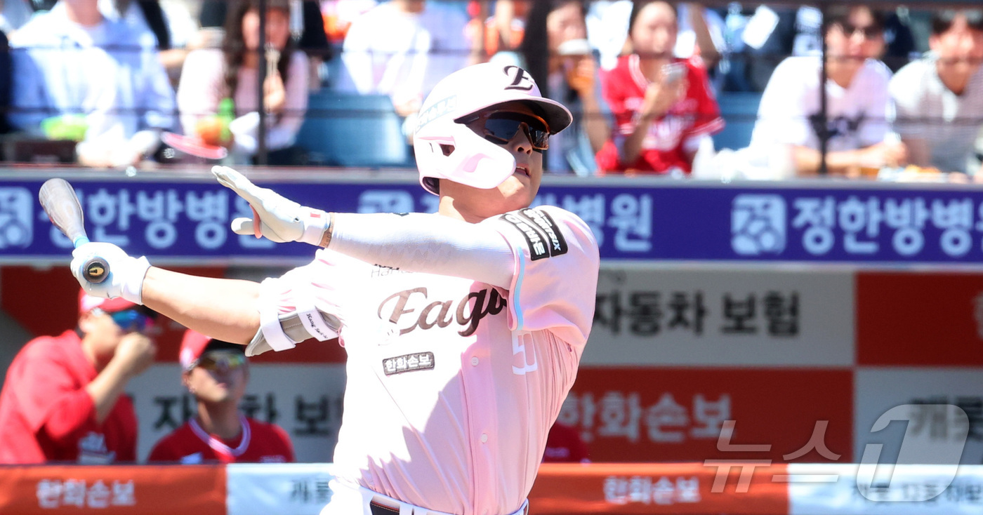 (대전=뉴스1) 김기남 기자 = 31일 대전 한화생명볼파크에서 열린 2026 신한 SOL KBO리그 SSG 랜더스와 한화 이글스의 경기에서 한화 강백호가 1회말 2루타를 치며 환호 …