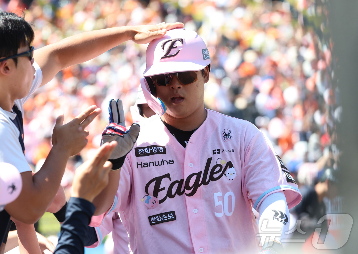 (대전=뉴스1) 김기남 기자 = 31일 대전 한화생명볼파크에서 열린 2026 신한 SOL KBO리그 SSG 랜더스와 한화 이글스의 경기에서 한화 강백호가 1회말 2루타 후 노시환 …