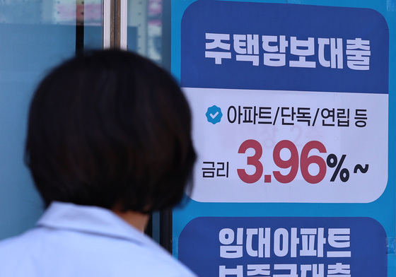 '빚투'에 5월 신용대출 주담대보다 100배 넘게 늘었다