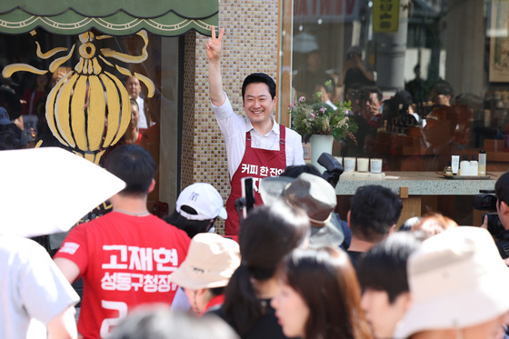 성수동에서 투표 독려하는 장동혁 대표
