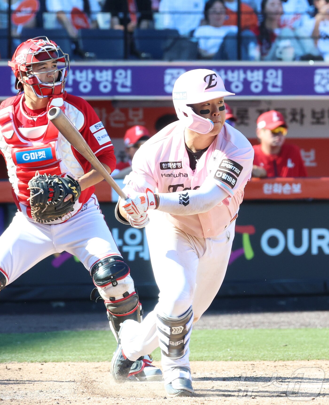본문 이미지 - 31일 대전 한화생명볼파크에서 열린 2026 신한 SOL KBO리그 SSG 랜더스와 한화 이글스의 경기에서 한화 강백호가 8회말 안타를 치고 있다. 2026.5.31 ⓒ 뉴스1 김기남 기자