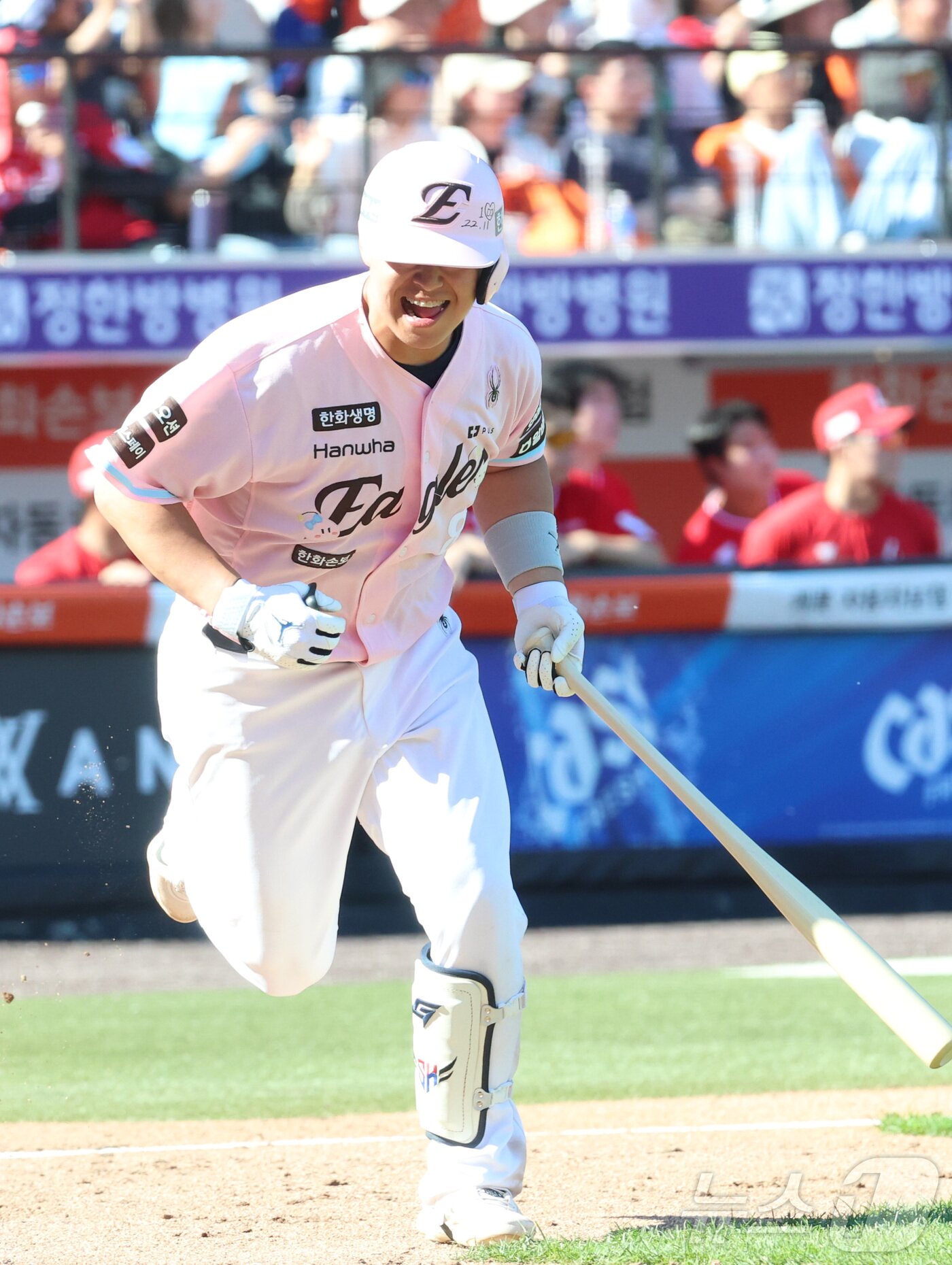 본문 이미지 - 31일 대전 한화생명볼파크에서 열린 2026 신한 SOL KBO리그 SSG 랜더스와 한화 이글스의 경기에서 한화 노시환이 8회말 1사 1,3우에서 1타점 안타를 치고 있다. 2026.5.31 ⓒ 뉴스1 김기남 기자