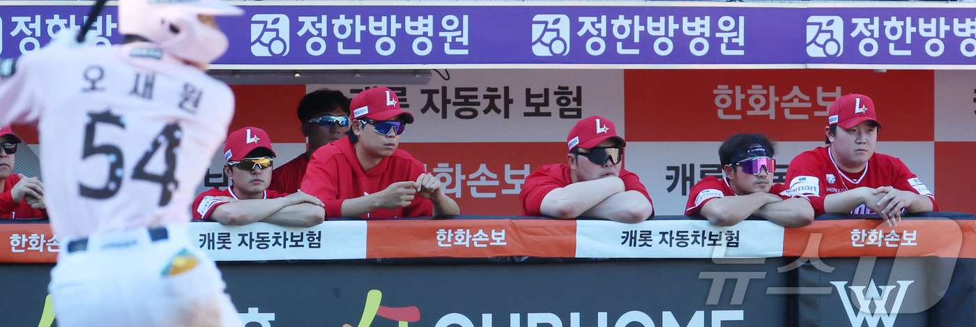 (대전=뉴스1) 김기남 기자 = 31일 대전 한화생명볼파크에서 열린 2026 신한 SOL KBO리그 SSG 랜더스와 한화 이글스의 경기에서 한화가 8회말 대량 득점하며 12연패 위 …