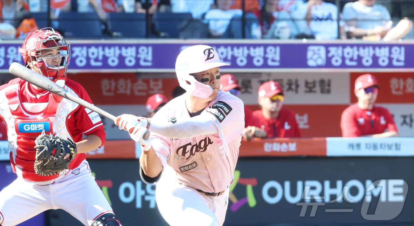 (대전=뉴스1) 김기남 기자 = 31일 대전 한화생명볼파크에서 열린 2026 신한 SOL KBO리그 SSG 랜더스와 한화 이글스의 경기에서 한화 강백호가 8회말  안타를 치고 있다 …