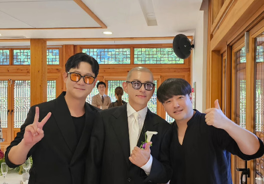 NRG 문성훈, 재혼 2년 만에 결혼식…노유민·천명훈 "다시 모였다"