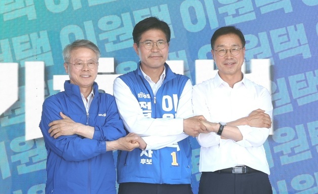 상생발전 특별정책협약 위해 손잡은 후보들