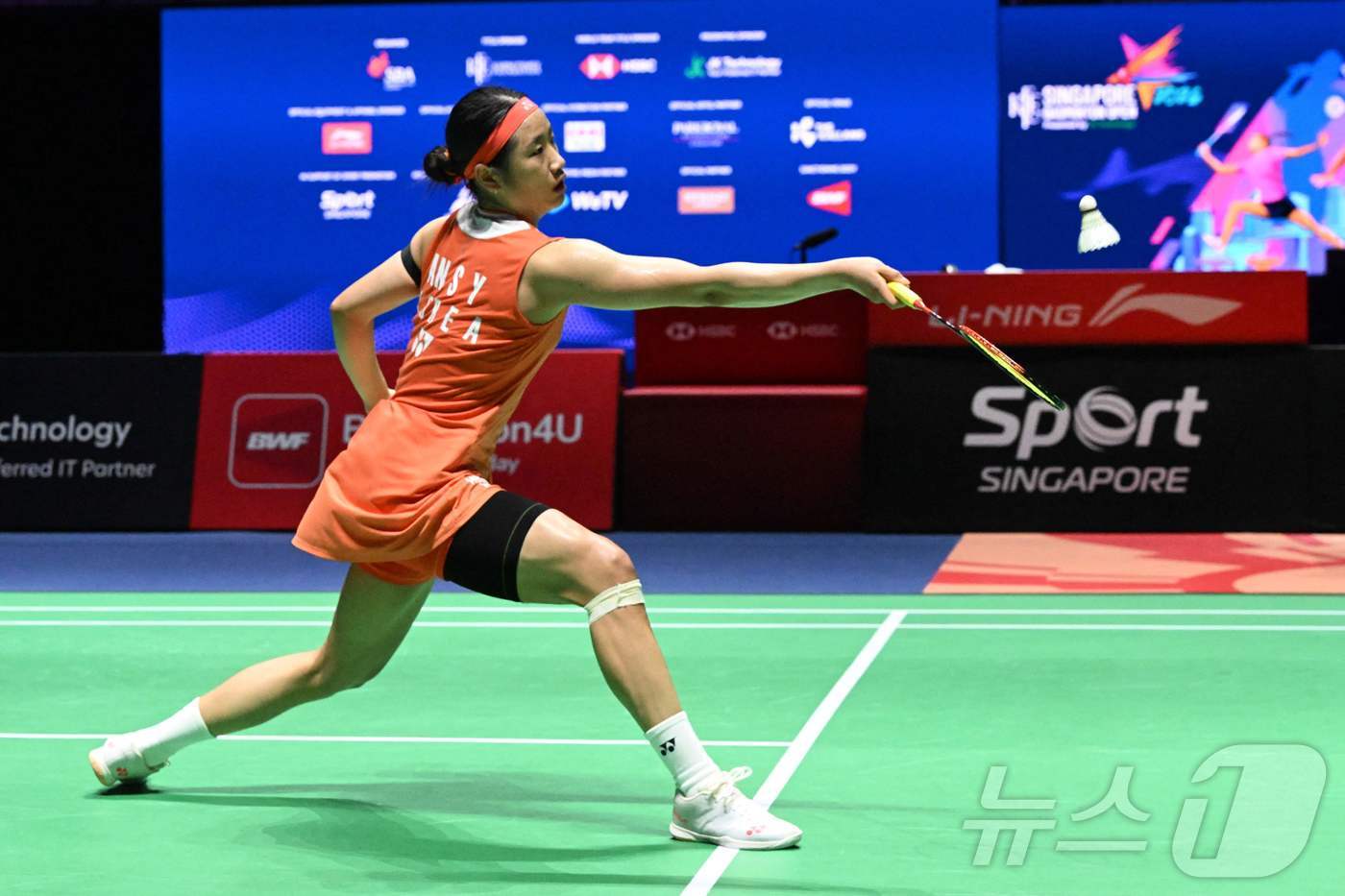 (AFP=뉴스1) = 여자 단식 세계 랭킹 1위 안세영이 31일(현지시간) 싱가포르에서 열린 2026 세계배드민턴연맹(BWF) 월드투어 슈퍼 750 싱가포르 오픈 결승전 일본 야마 …