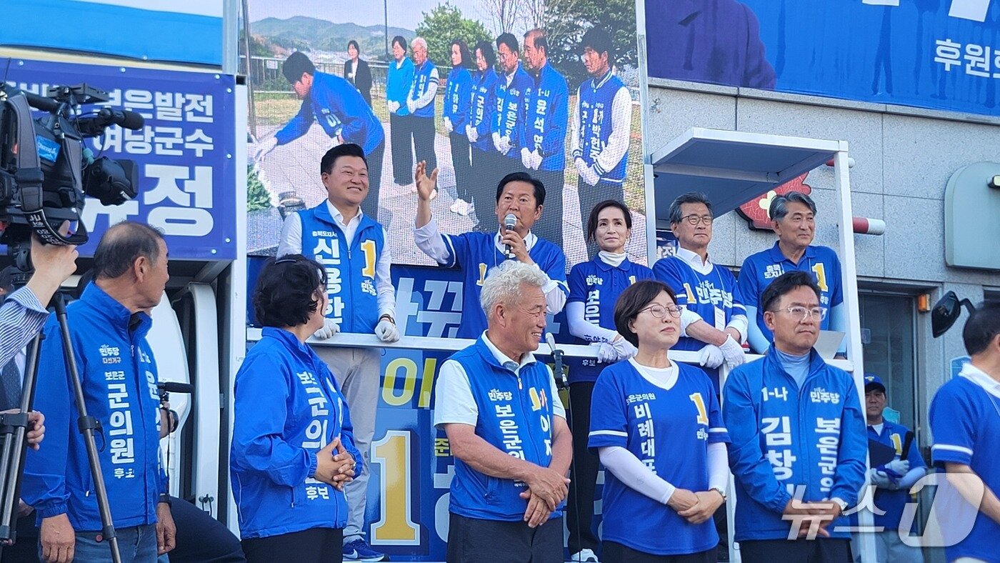 본문 이미지 - 정청래 더불어민주당 대표의 충북 보은 지원 유세 현장.2026.5.31./뉴스1