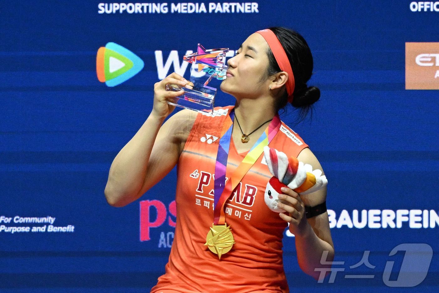 (AFP=뉴스1) = 여자 단식 세계 랭킹 1위 안세영이 31일(현지시간) 싱가포르에서 열린 2026 세계배드민턴연맹(BWF) 월드투어 슈퍼 750 싱가포르 오픈 결승전 일본 야마 …