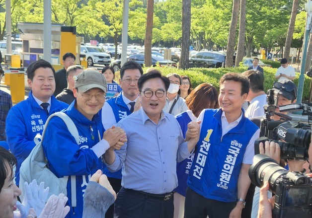 김상욱과 전태진 지원사격 하는 우원식