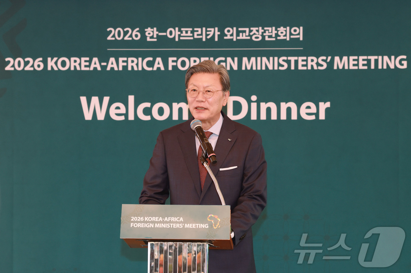 (서울=뉴스1) = 김창범 한국경제인협회 부회장이 31일 서울 중구 롯데호텔에서 열린 '2026 한-아프리카 외교장관회의 기념 환영만찬'에서 환영사를 하고 있다. (한국경제인협회 …