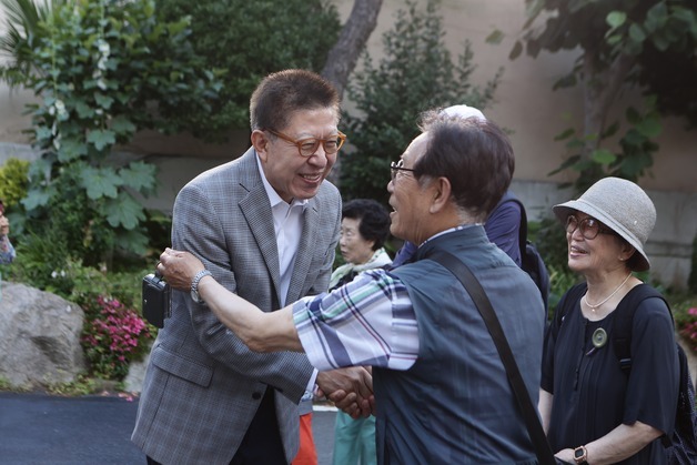 해운대·유엔평화공원·깡통시장 찾은 박형준 후보…D-3 총력전