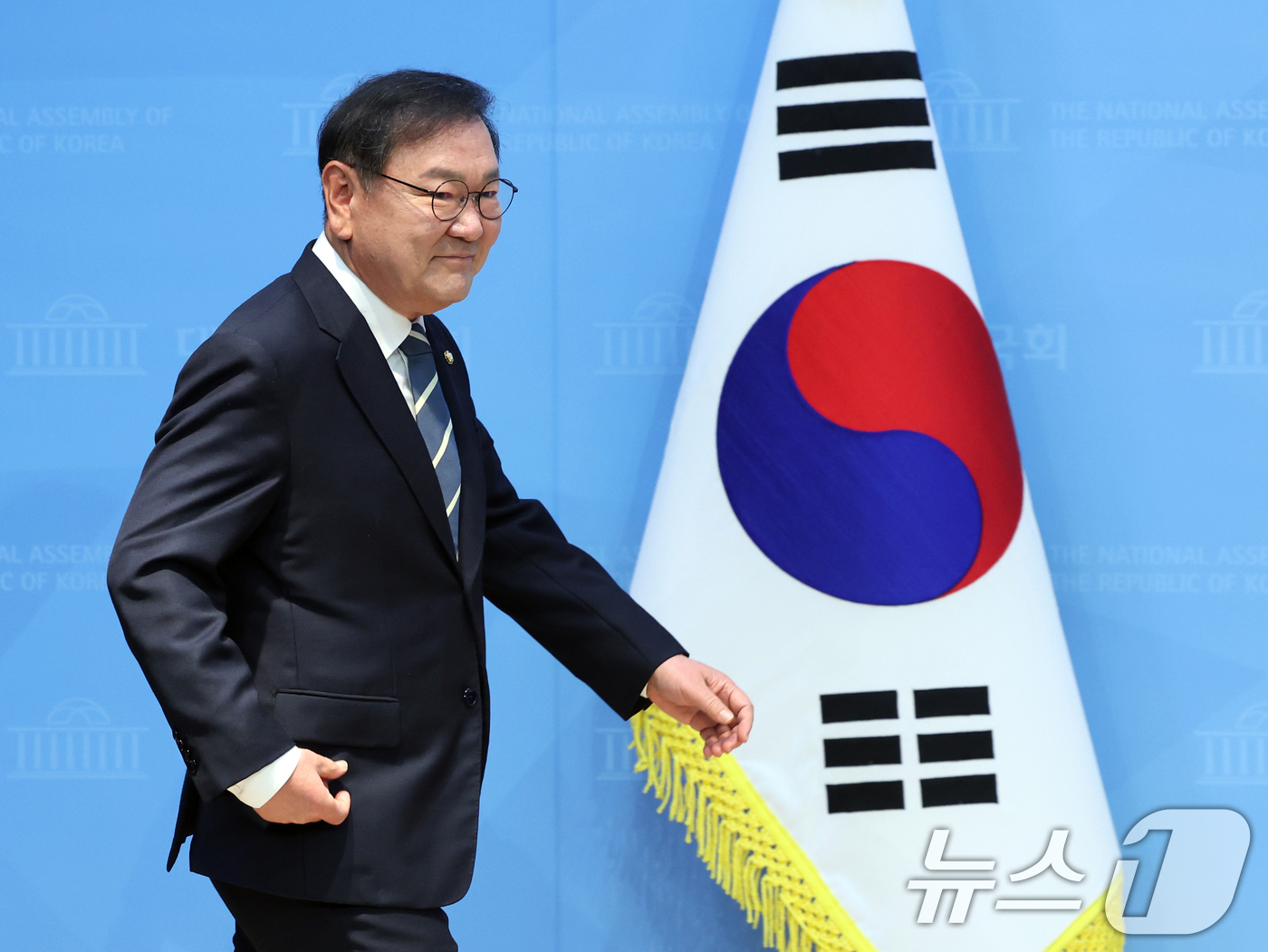 (서울=뉴스1) 황기선 기자 = 김태년 더불어민주당 의원이 4일 오전 서울 여의도 국회 소통관에서 제22대 국회   하반기 국회의장 출마 기자회견을 위해 발걸음을 옮기고 있다. …