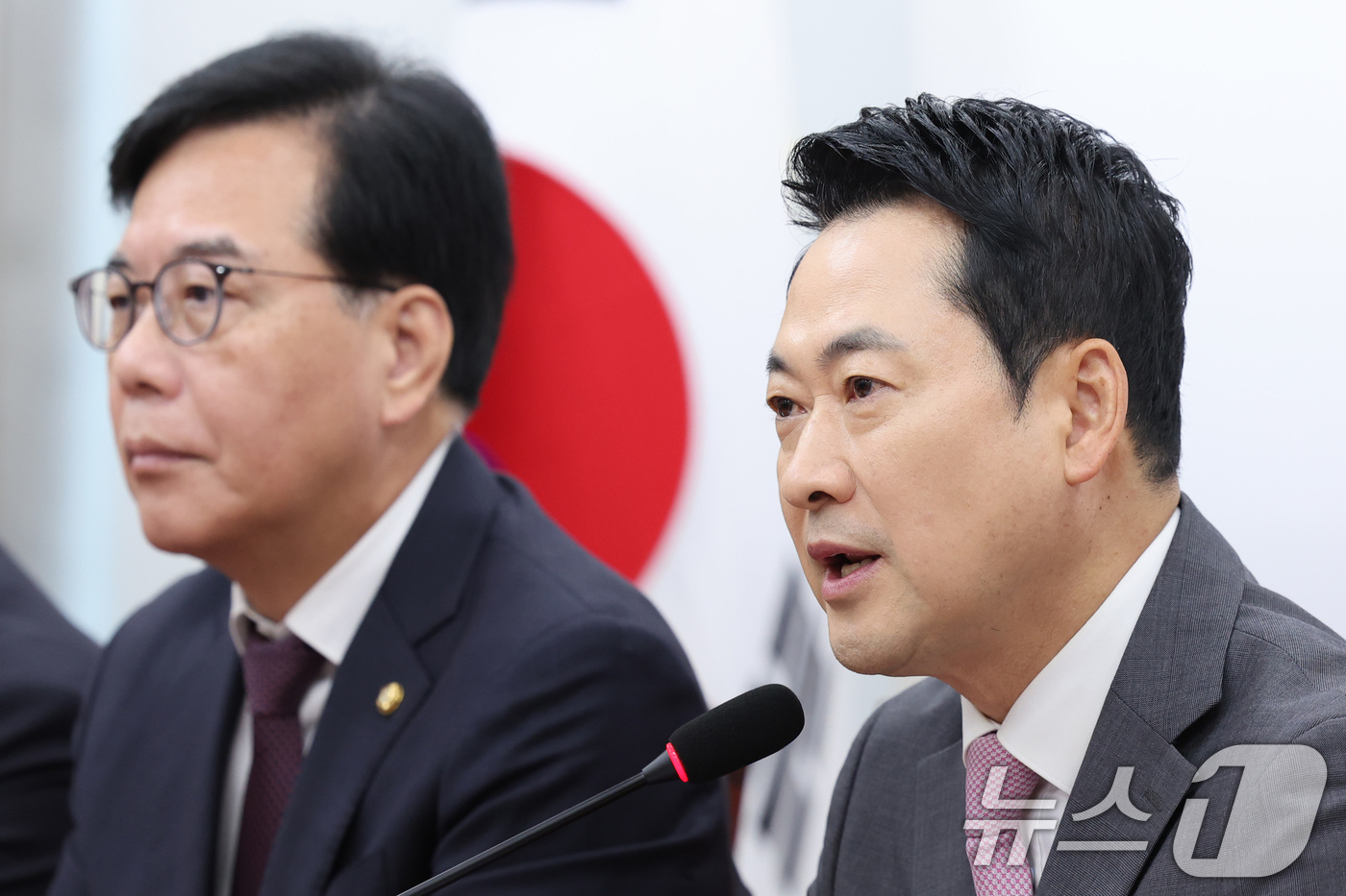 (서울=뉴스1) 신웅수 기자 = 장동혁 국민의힘 대표가 4일 서울 여의도 국회에서 열린 최고위원회의에서 발언하고 있다. 2026.5.4/뉴스1