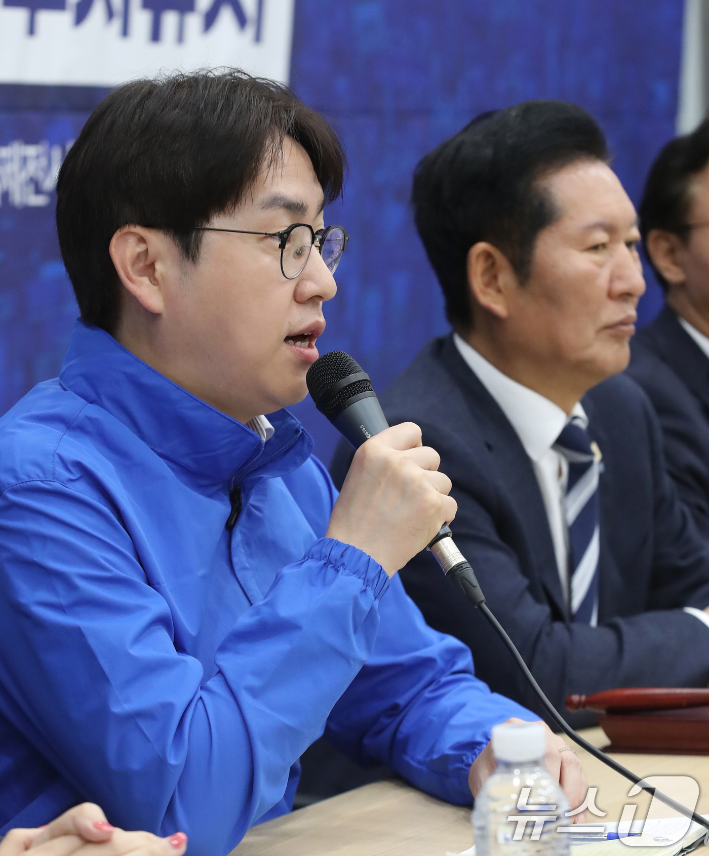 (부산=뉴스1) 윤일지 기자 = 부산 북갑 보궐선거 후보인 하정우 전 청와대 AI미래기획수석이 4일 오전 부산 동구 부산항국제전시컨벤션센터에서 열린 부산 현장 최고위원회의에서 발언 …
