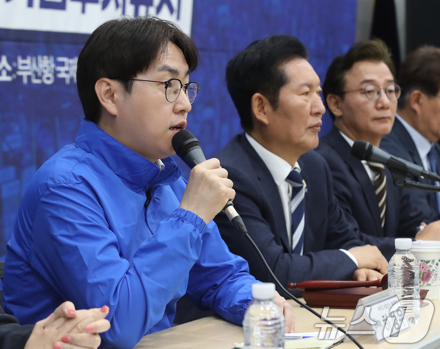 (부산=뉴스1) 윤일지 기자 = 부산 북갑 보궐선거 후보인 하정우 전 청와대 AI미래기획수석이 4일 오전 부산 동구 부산항국제전시컨벤션센터에서 열린 부산 현장 최고위원회의에서 발언 …
