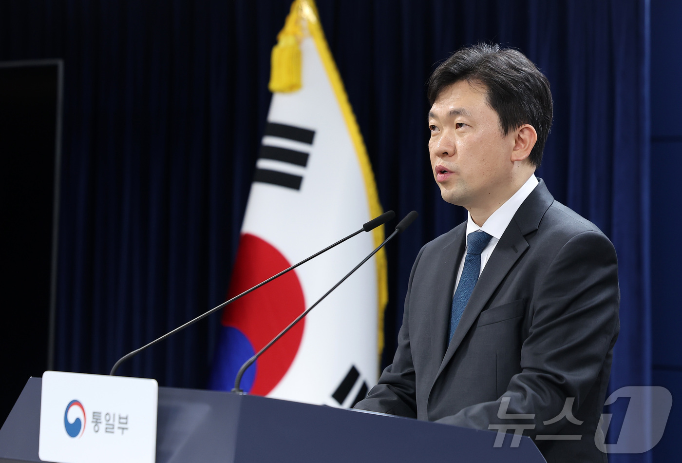 (서울=뉴스1) 김성진 기자 = 윤민호 통일부 대변인이 4일 서울 종로구 정부서울청사에서 정례 브리핑을 하고 있다. 2026.5.4/뉴스1